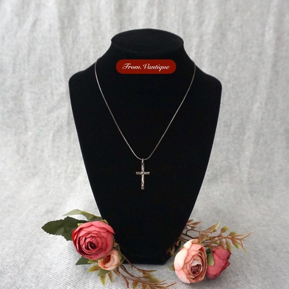 ➕ VINTAGE Silver Engraved Cross with Necklace 📿 - Picture 2 of 4